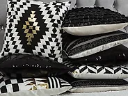 Dekokissen 2er Set LOBELIA 45 x 45 cm Kunstleder Schwarz Ohne Muster_1177850