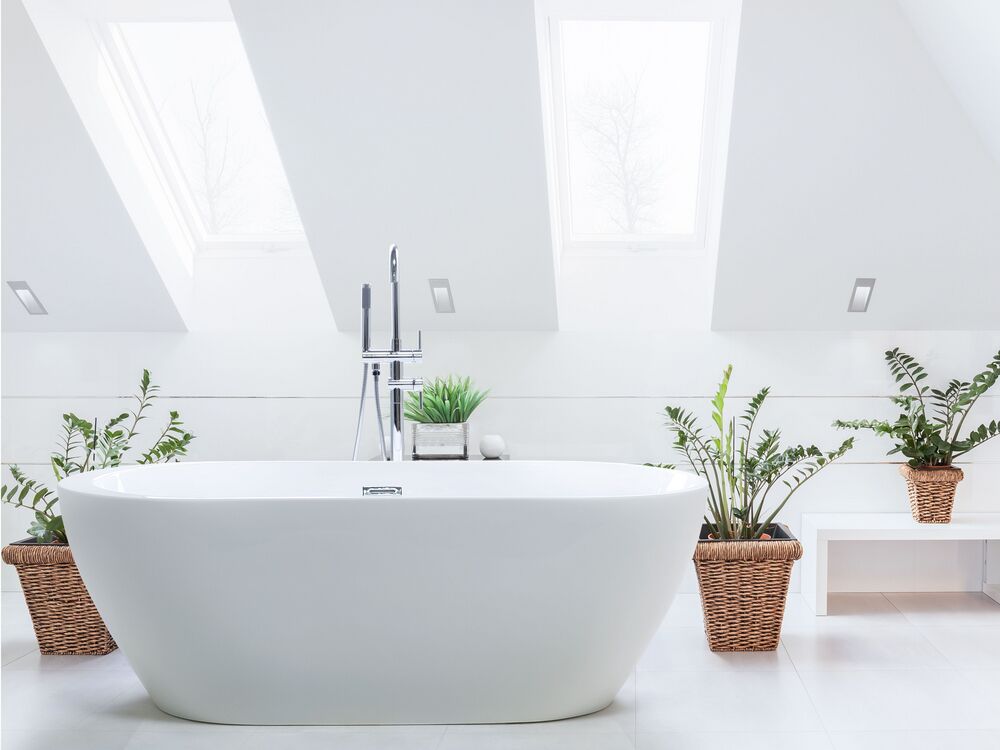 Freestanding Bathtub NEVIS 1700 x 800 mm White