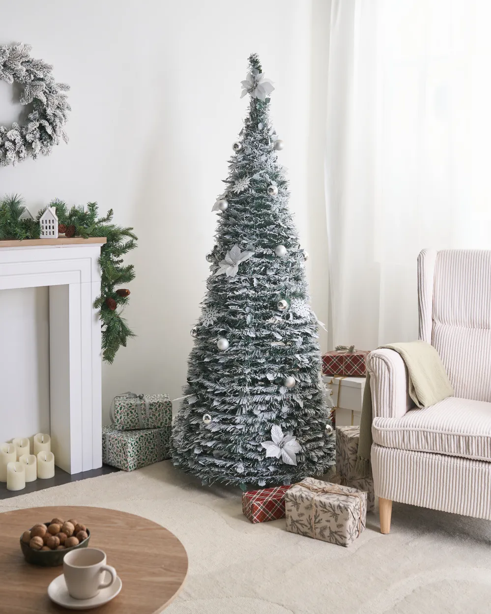 Knstlicher Weihnachtsbaum mit Schnee klappbar LED FIRVANA 185 cm Weiss -  Beliani.ch