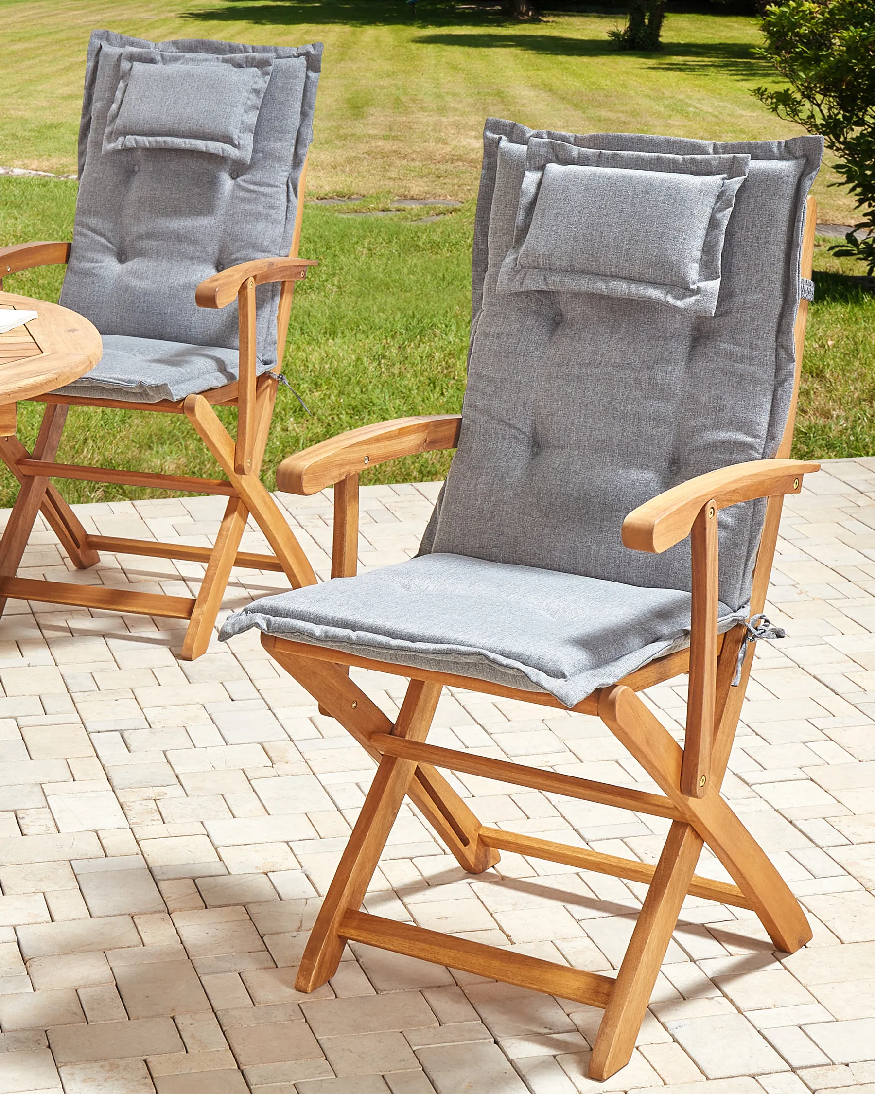 Set mit 2 Stühlen und Sitzkissen MAUI II Akazienholz Grau_926524
