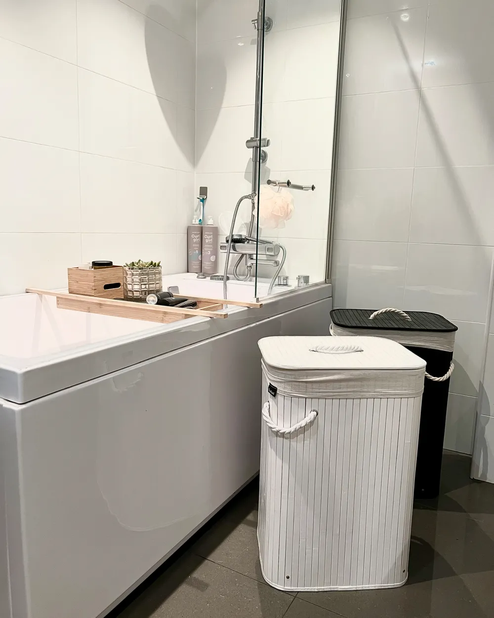Wschekorb KOMARI Bambus Weiss 72 L - Beliani.ch