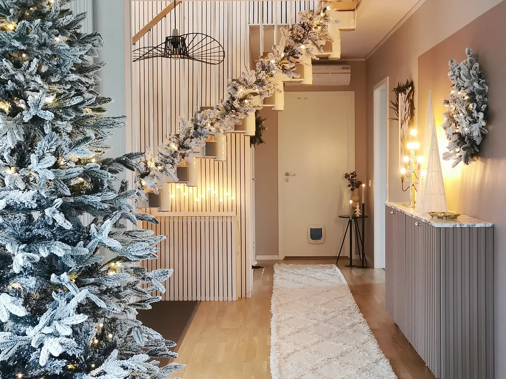 Artificial Snowy Christmas Tree BASSIE 210 cm White_837640
