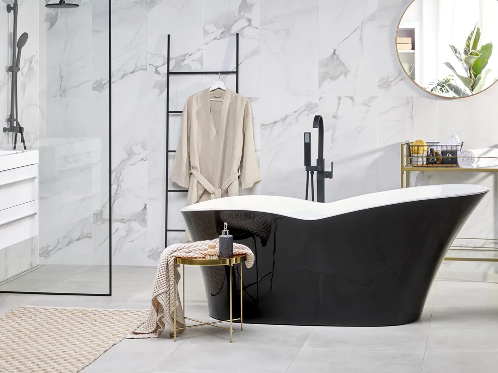 Freistehende Badewanne DULCINA 170 x 80 cm Schwarz / Weiß