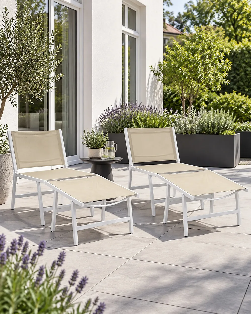 Gartenstuhl 2er Set MARCEDDI mit Fußstütze Metall Weiß / Beige