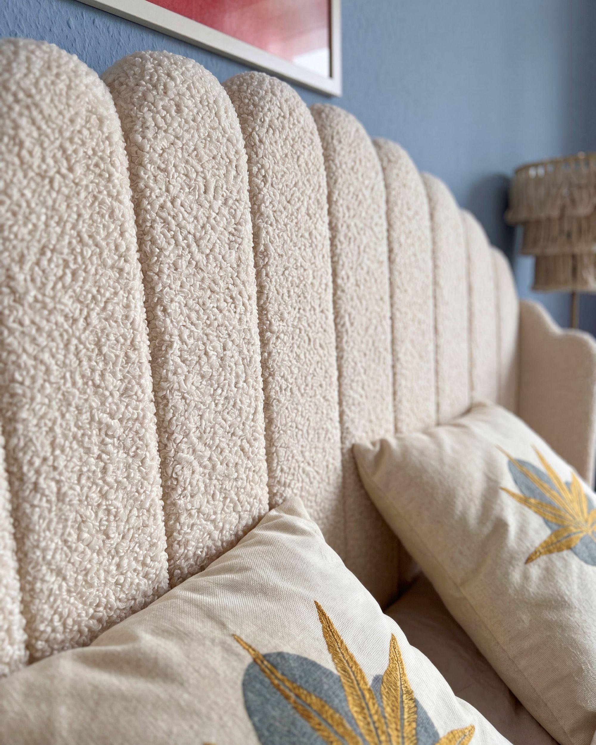 Bed Boucle AMBILLOU 140 x 200 cm (EU Double) Off-White_1085385