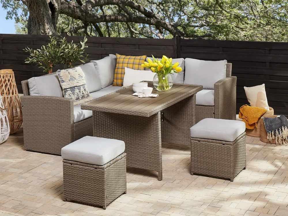 Lounge Set mit Tisch und Ottomane 5-Sitzer BARDI inkl. Kissen Polyrattan Taupe
