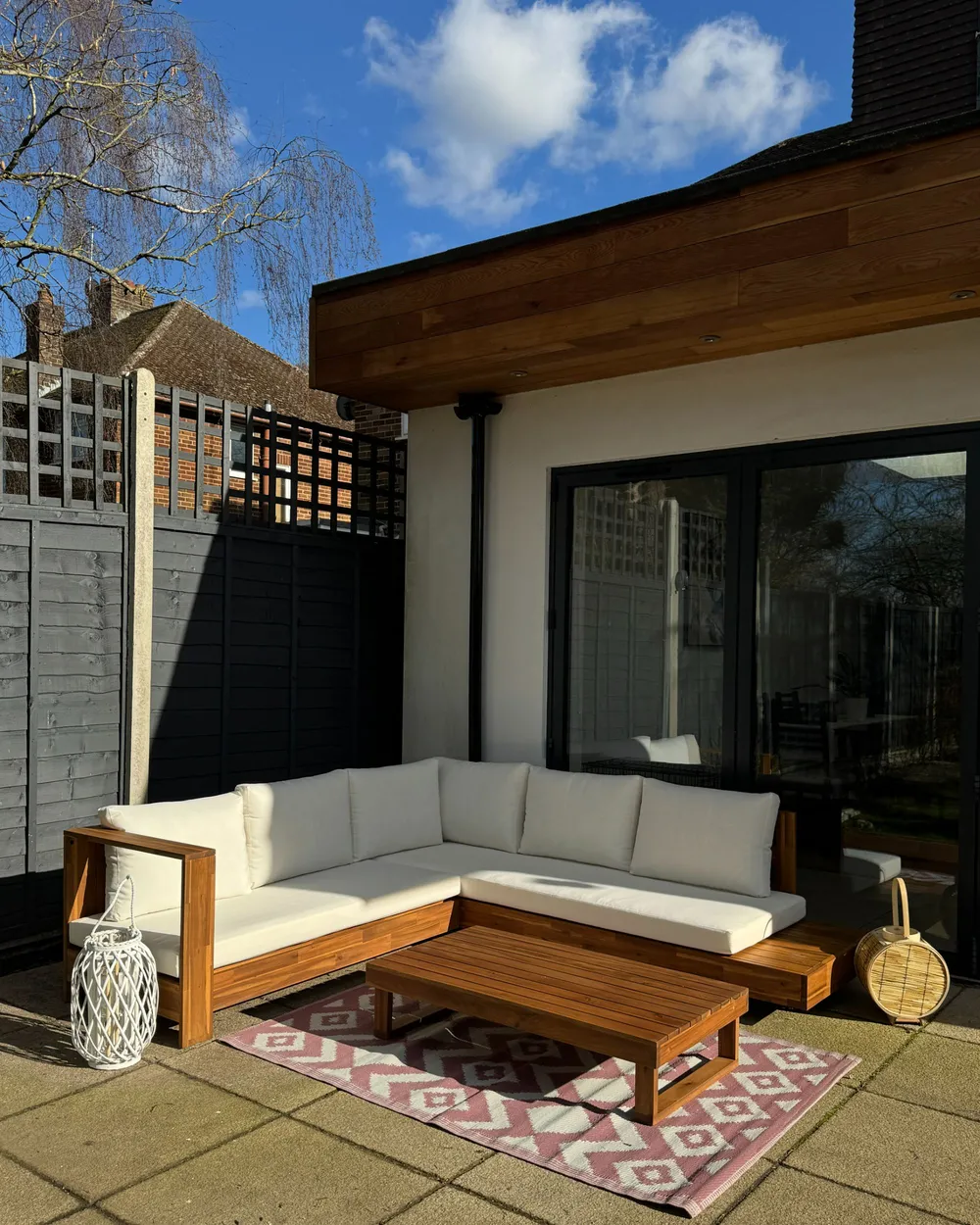 Garten Ecksofa mit Tisch 5-Sitzer MARETTIMO zertifiziertes Akazienholz Cremeweiß rechtsseitig_976414