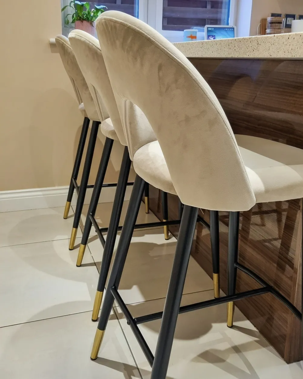Set mit 2 Barstühlen FALTON Samtstoff Beige_979310