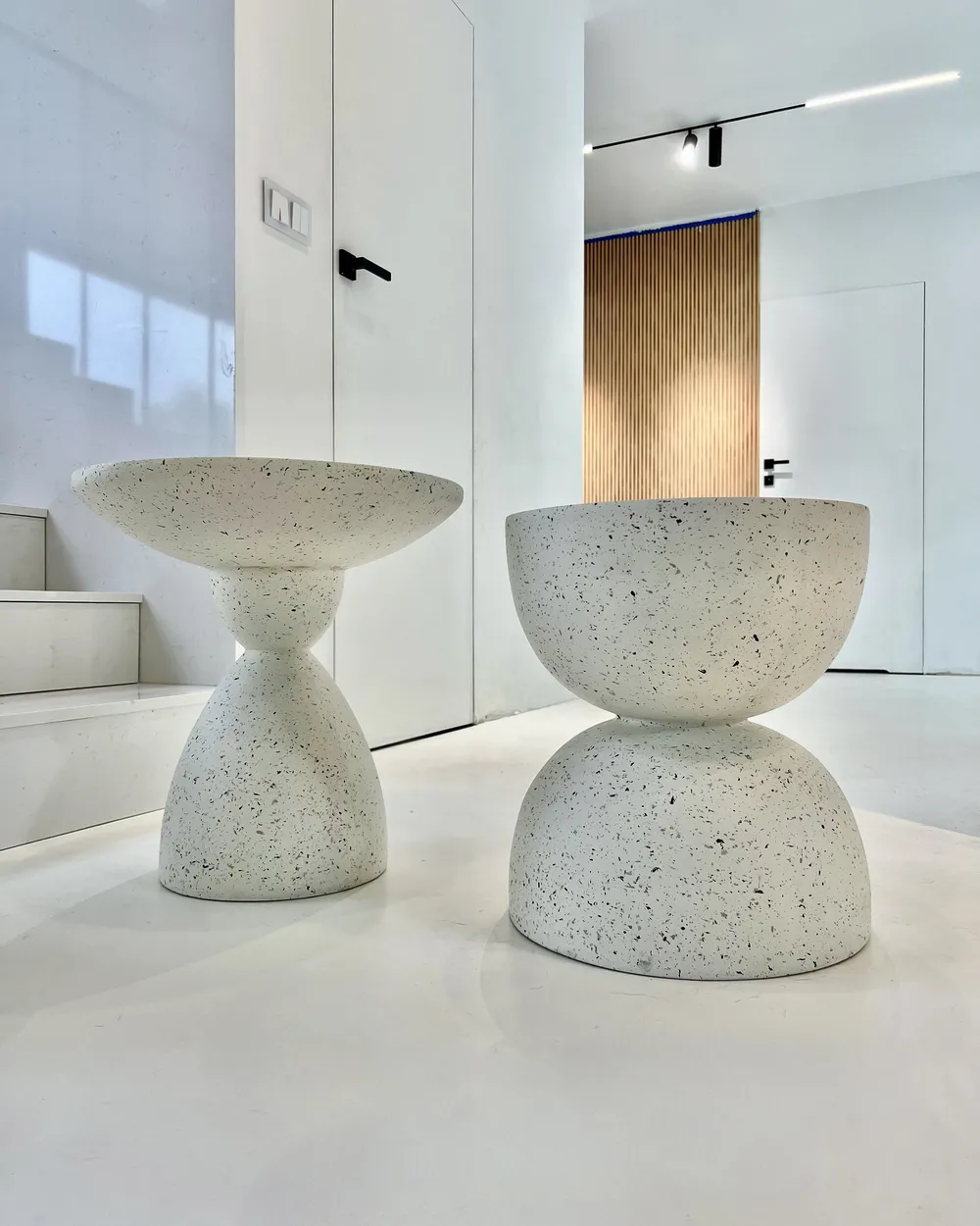 Beistelltisch CAORIA 40 cm 40 cm Terrazzo Optik Cremeweiß_897001