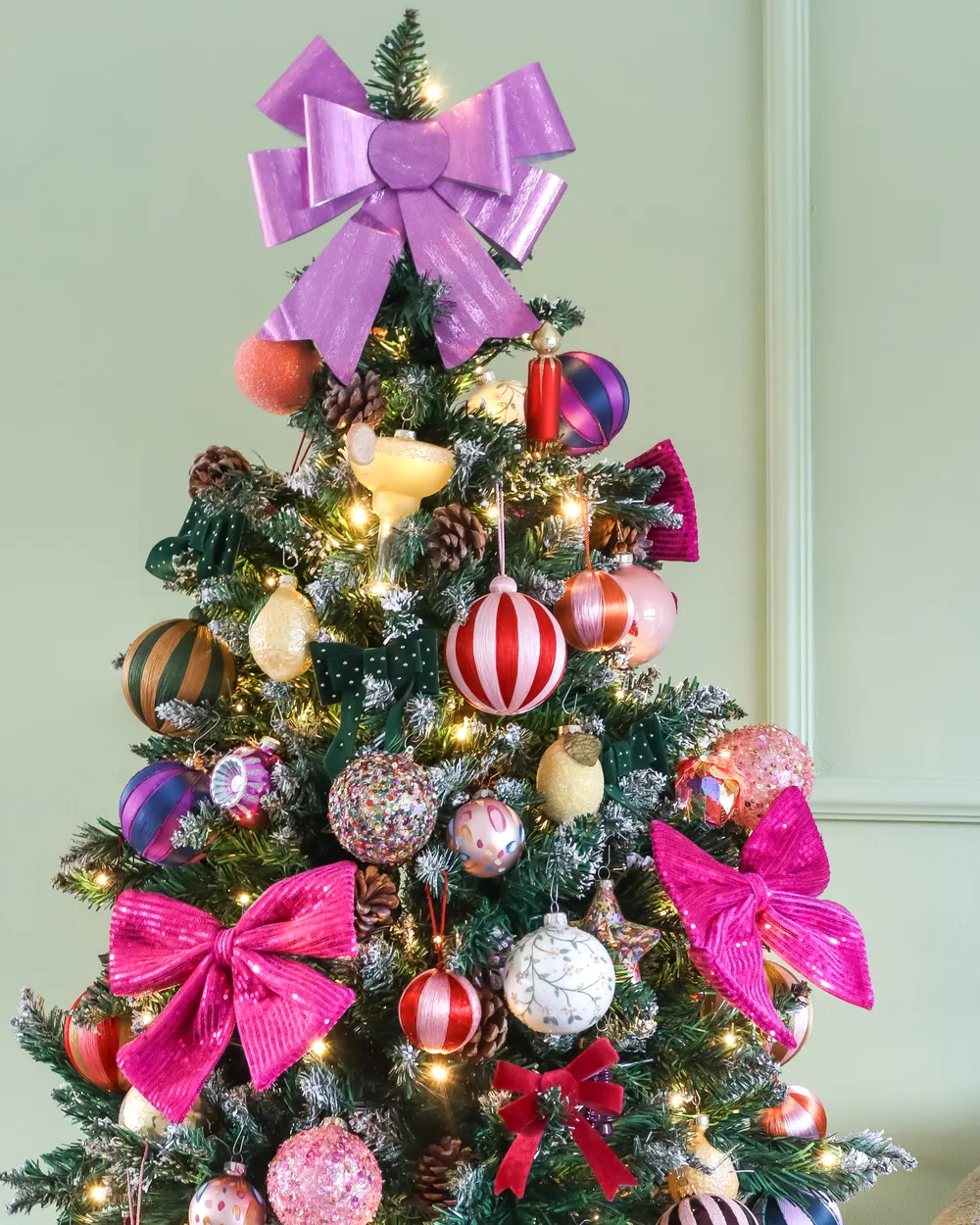 künstlicher weihnachtsbaum mit schnee 210 cm Schmaler künstlicher Weihnachtsbaum mit Beleuchtung und Schnee, 180 cm / 210  cm — Yorbay.de main image 1
