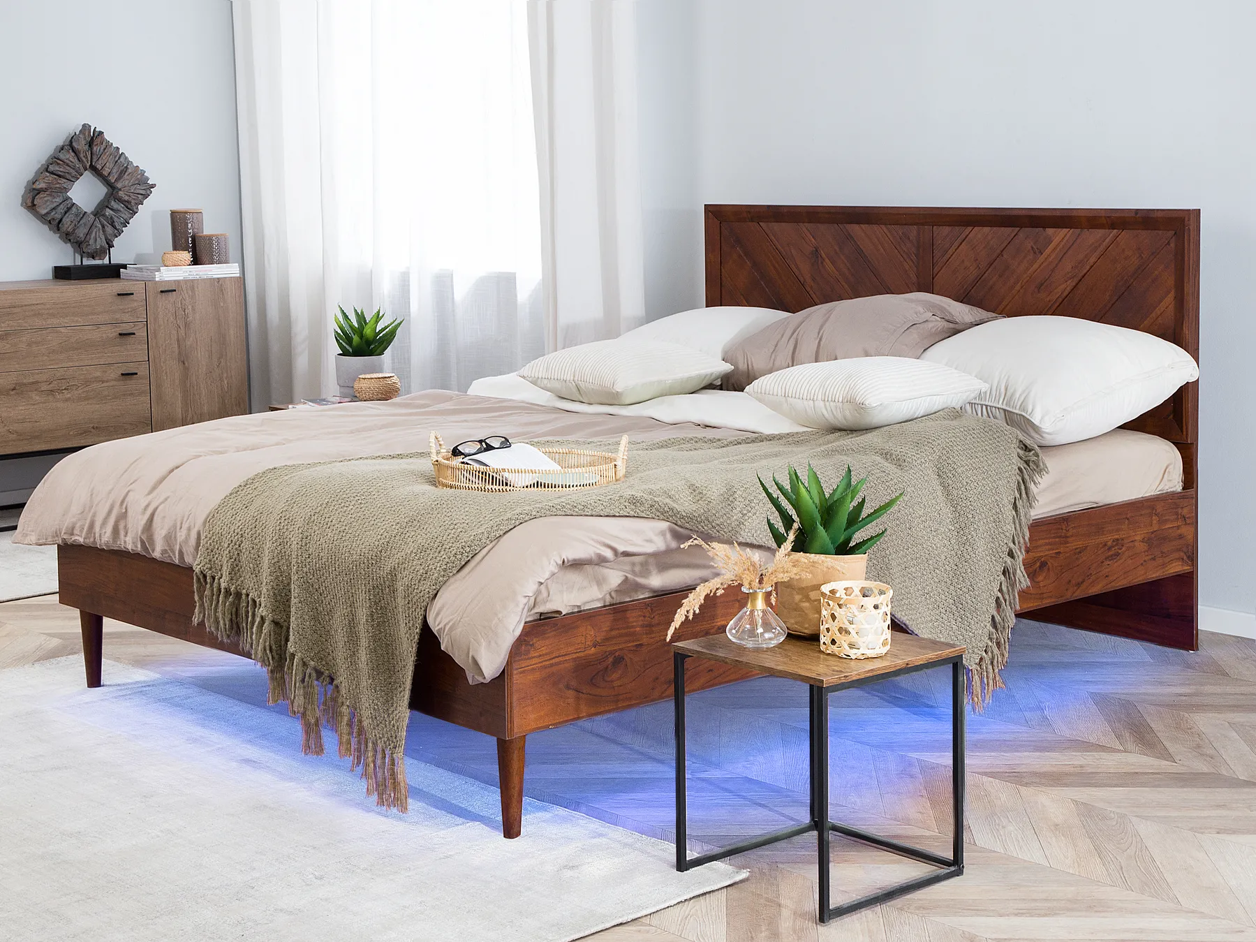 Bett mit LED MIALET 180 x 200 cm Dunkelbraun_748120