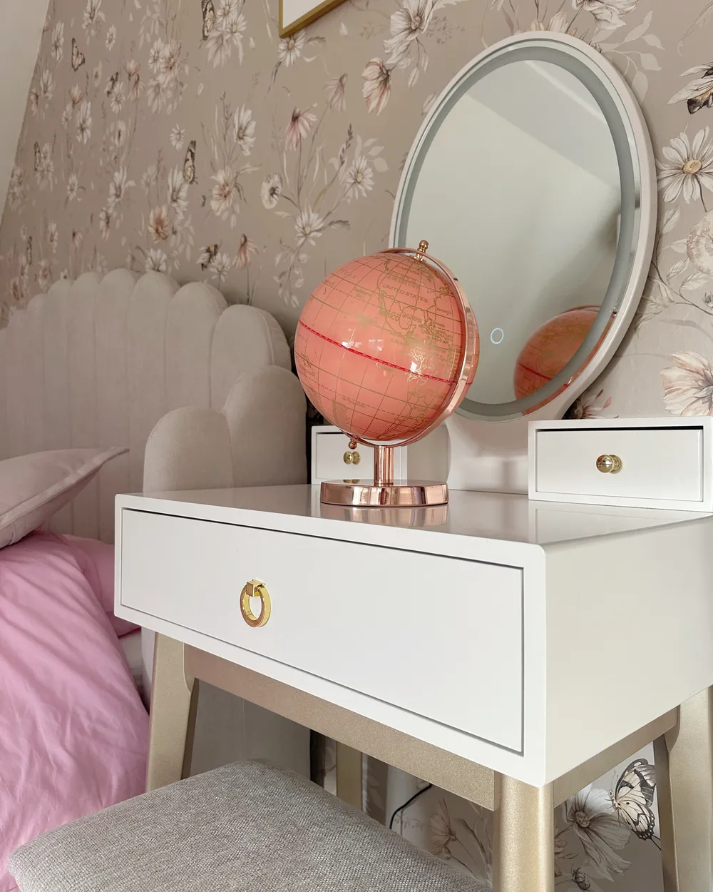 strapless open back dress Flamingo Dressing Table with Lighted Mirror, Vanity Set with 3 Drawers