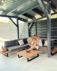 Garten Ecksofa mit Tisch 5-Sitzer MYKONOS zertifiziertes Akazienholz Dunkelgrau rechtsseitig_879594