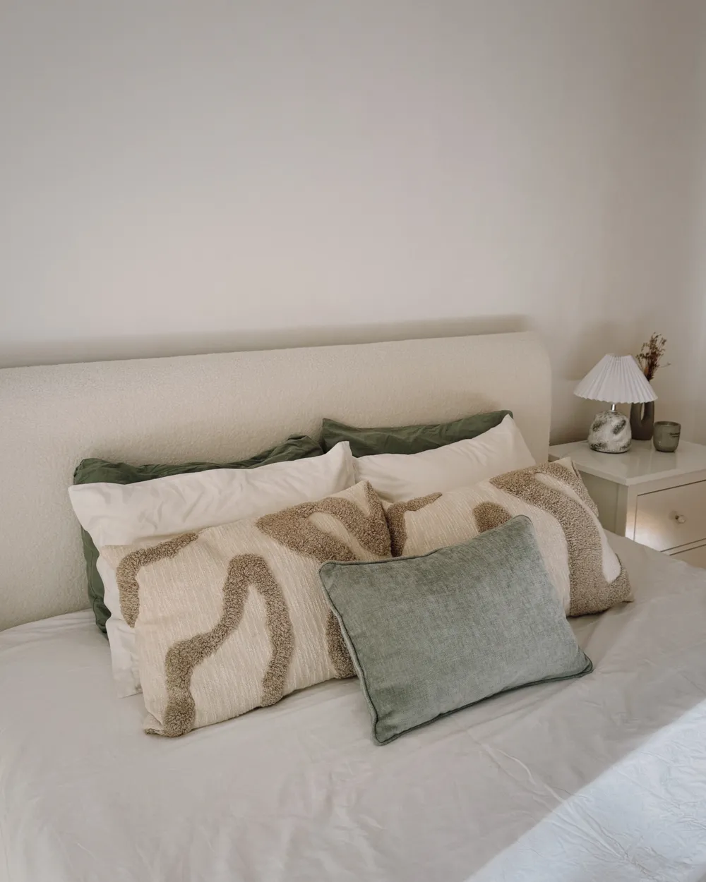 Bett mit Schubladen SOUTRIN Bouclé Cremeweiß 160 x 200 cm_1019935