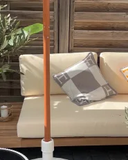 Garten Ecksofa mit Tisch 5-Sitzer MYKONOS zertifiziertes Akazienholz Cremeweiß rechtsseitig_933351