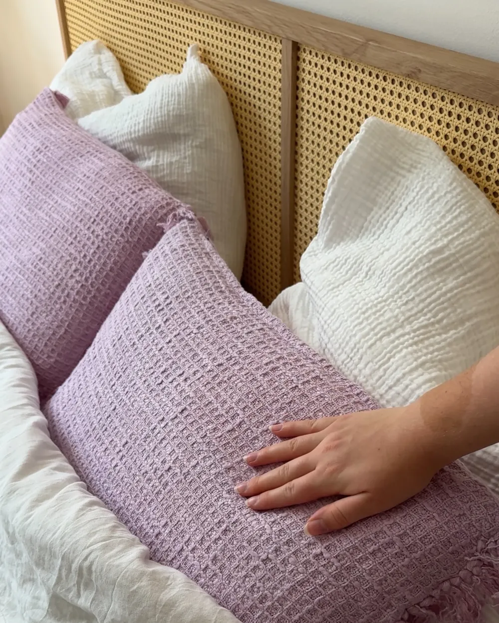 Bett mit Lattenrost Rattan MONPAZIER 180 x 200 cm Hellbraun_1008988