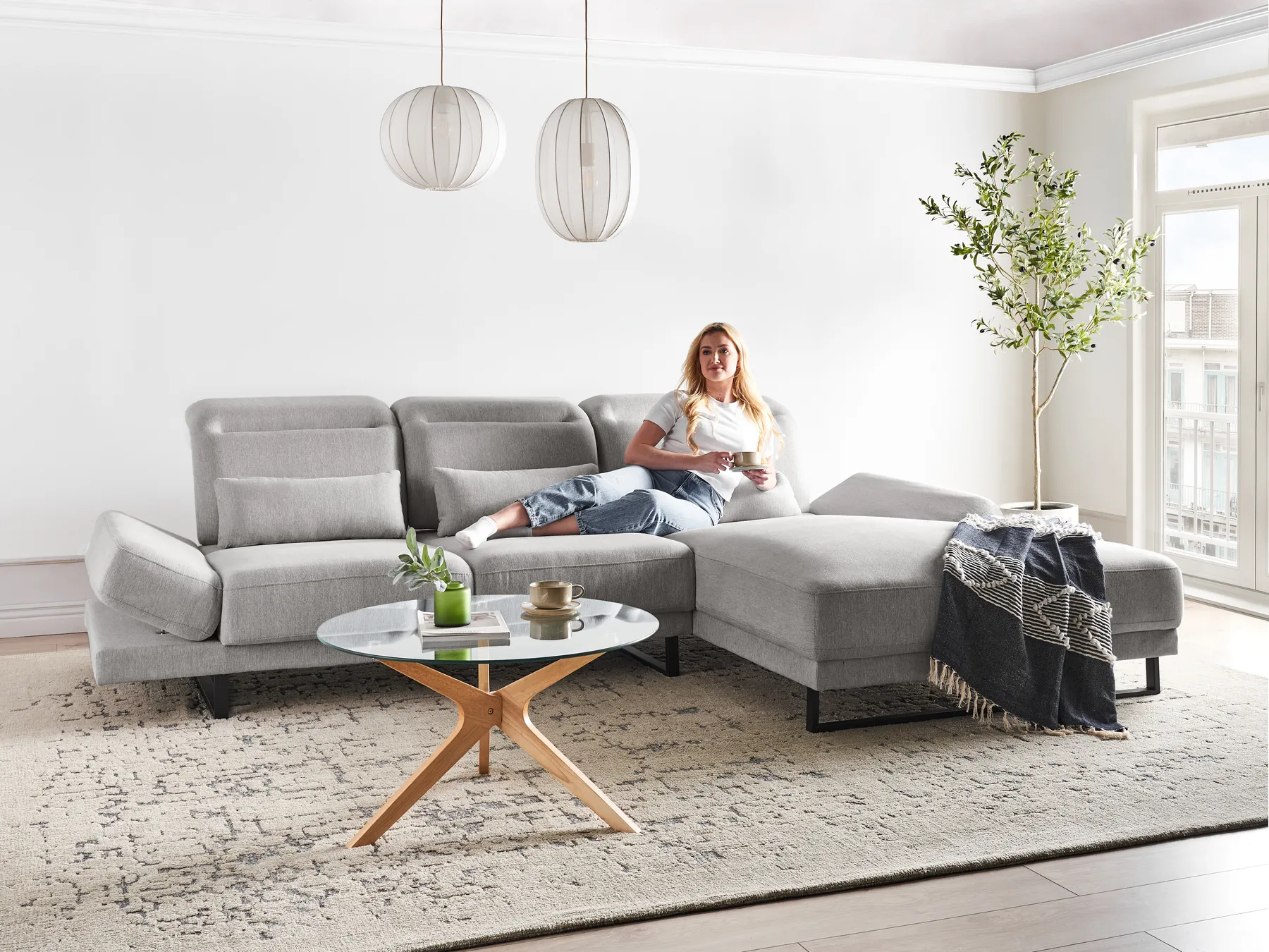 Ecksofa 4-Sitzer IKAST Stoff Hellgrau linksseitig_959798