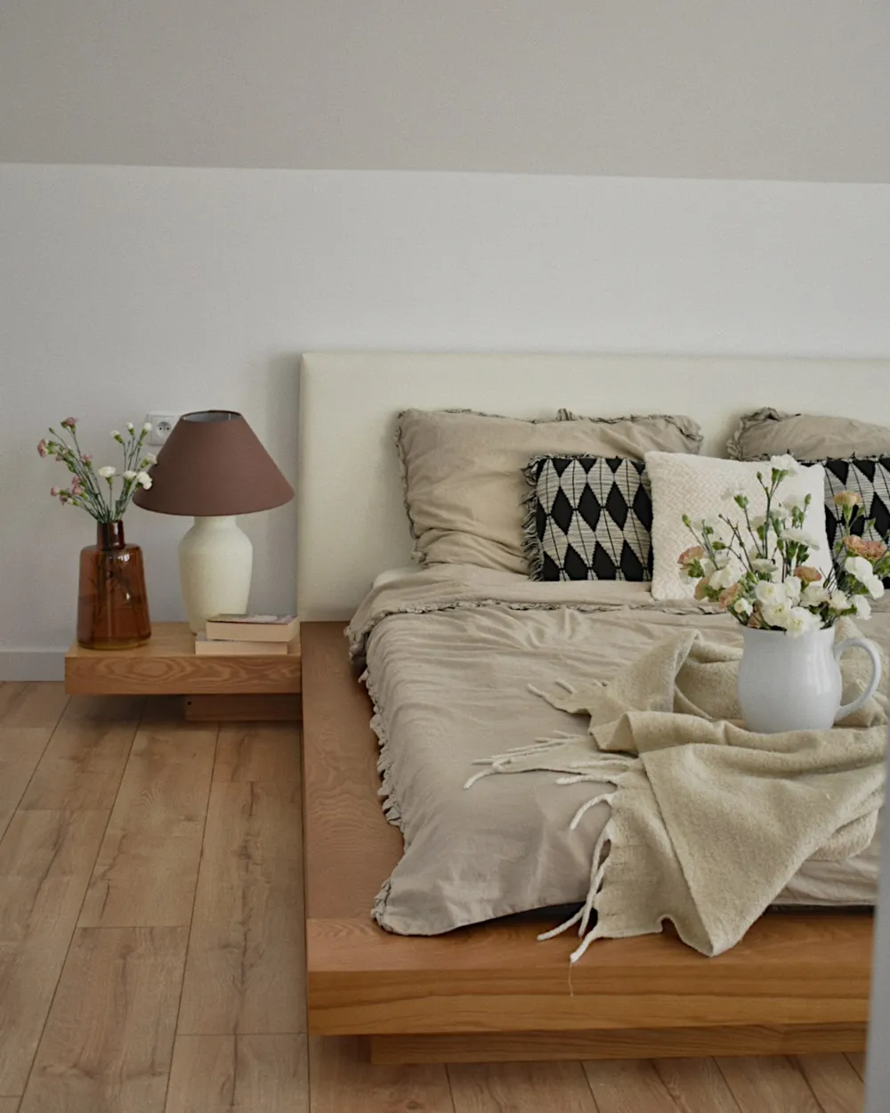 Bett mit LED Kunstleder ZEN 160 x 200 cm Naturfarbene Esche_979179