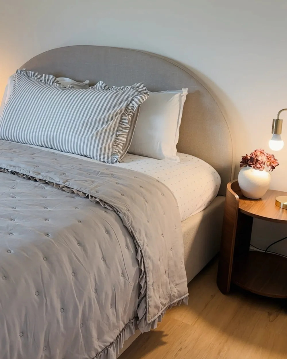 Bett mit Stauraum VAUCLUSE Stoff Sandbeige 160 x 200 cm_985104