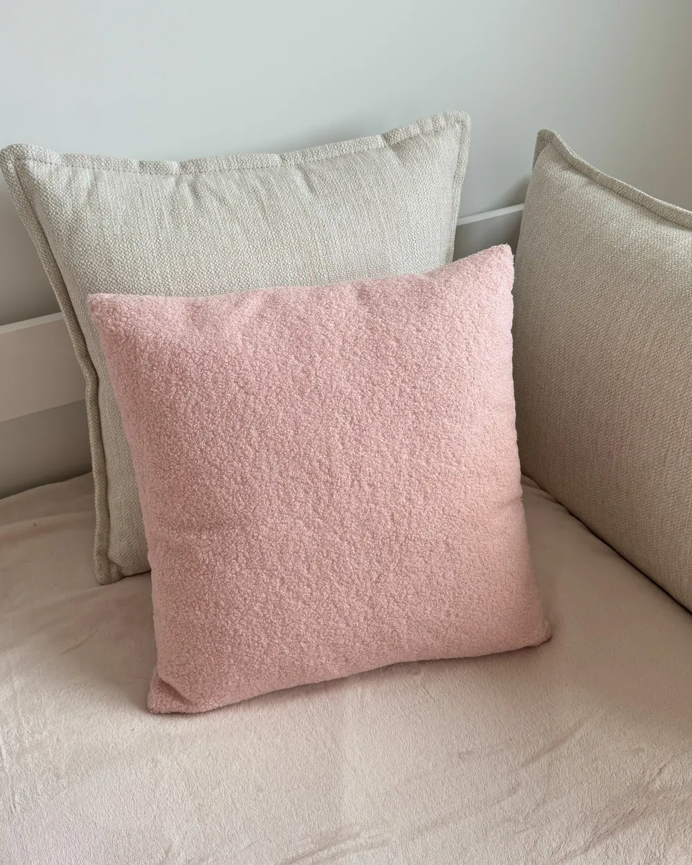 Dekokissen 2er Set LEUZEA 45 x 45 cm Bouclé Pastellrosa Ohne Muster_961720