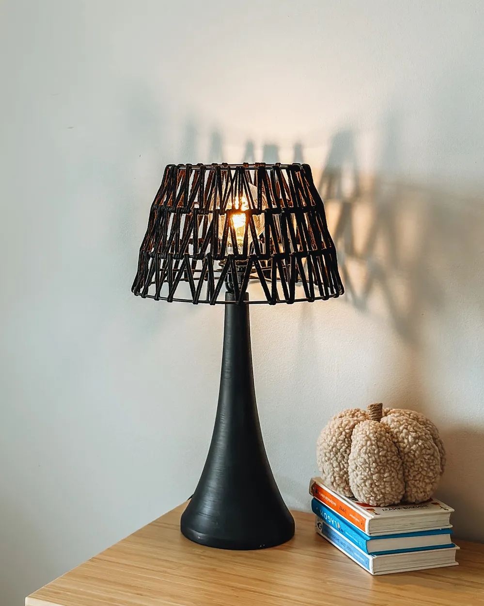Tischlampe PELLEJAS Mangoholz Schwarz_942773