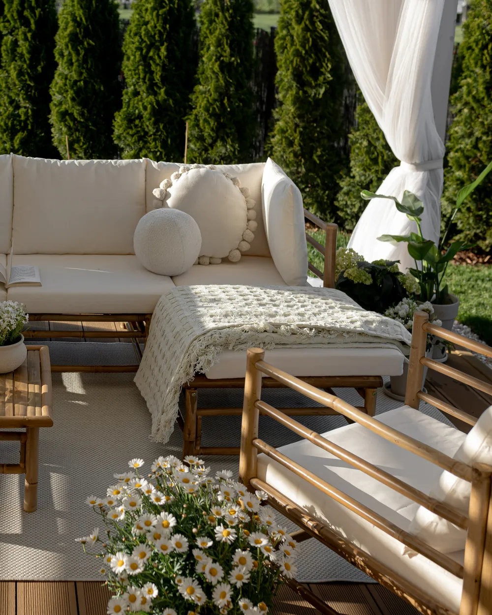 Lounge Set mit Tisch 5-Sitzer CERRETO Bambus Cremeweiß linksseitig_1001049