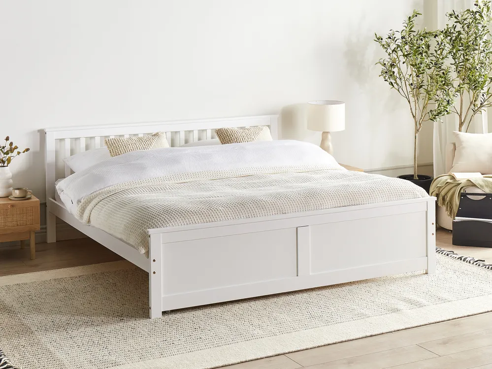 Bett mit Lattenrost Kiefernholz OLENDON 180 x 200 cm Weiß