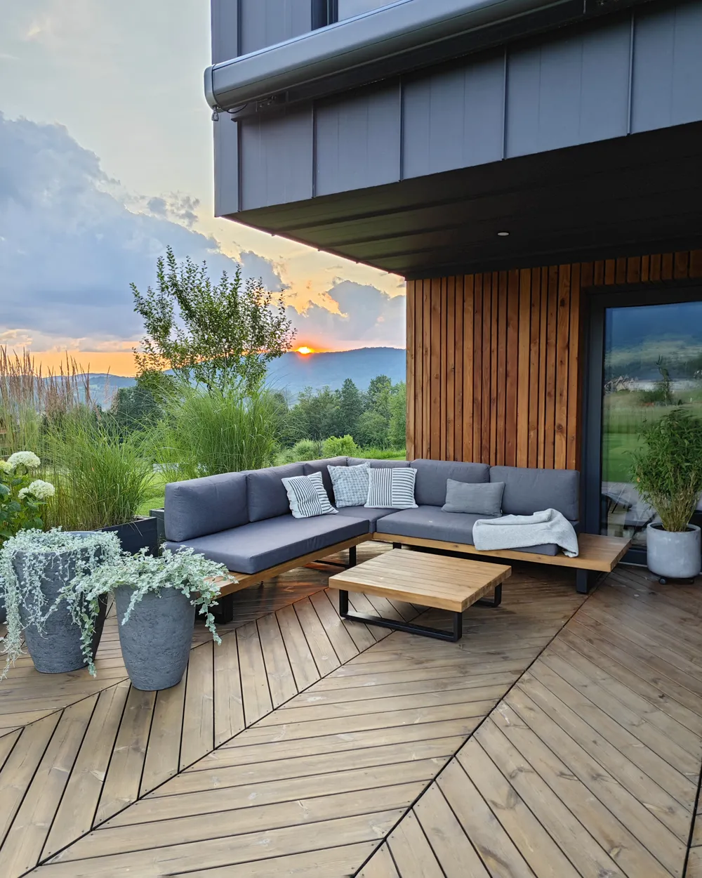Garten Ecksofa mit Tisch 5-Sitzer MYKONOS zertifiziertes Akazienholz Dunkelgrau rechtsseitig_877952