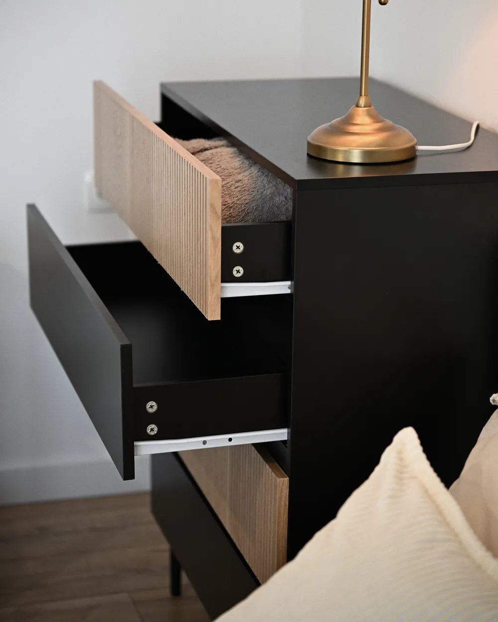 Kommode mit 4 Schubladen BLYTHE Naturfarbene Esche Schwarz_1056551