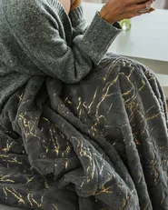 Kuscheldecke GODAVARI 130 x 180 cm Grau_858112